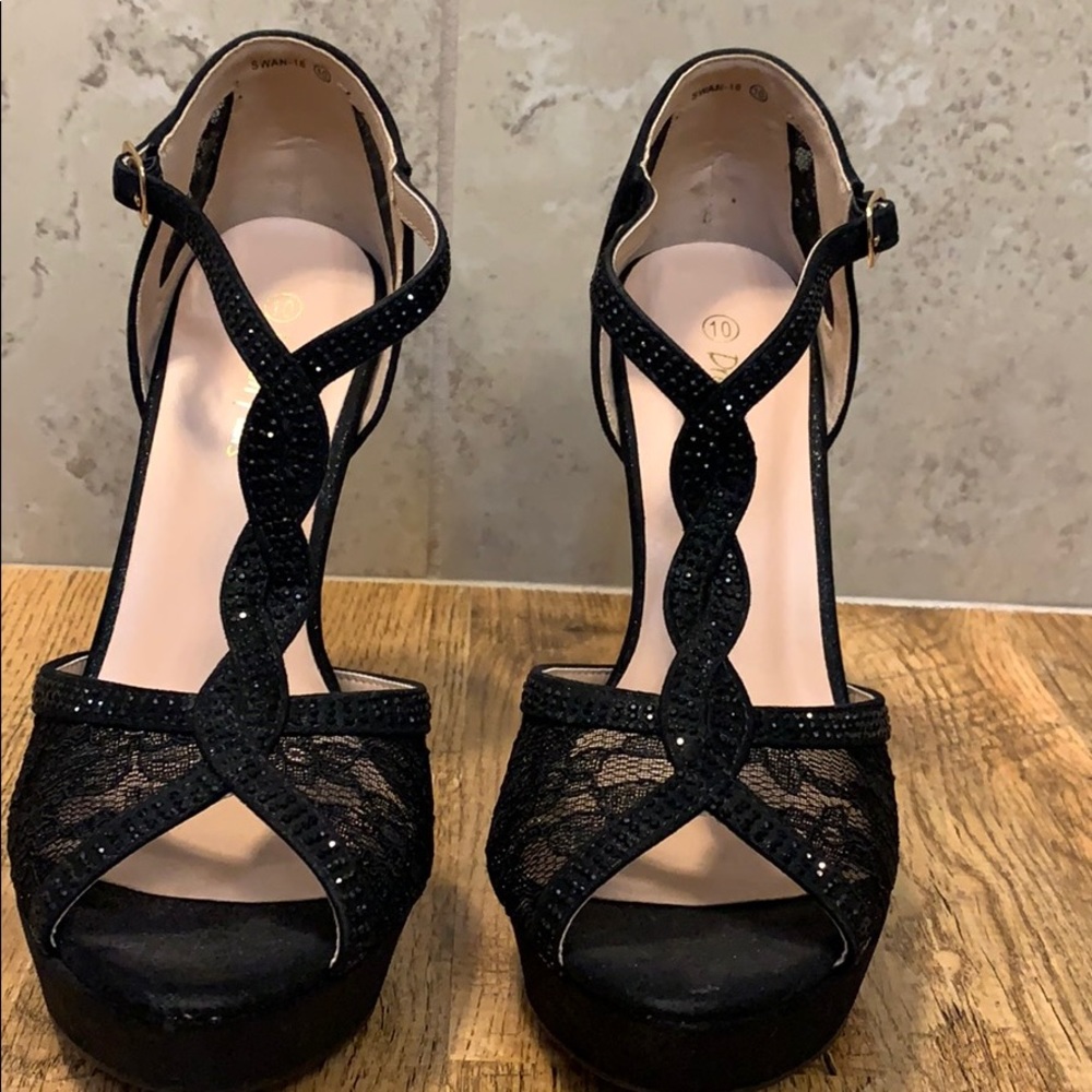 Lace Heels - Picture 4 of 4